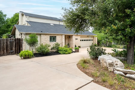 5 Signs Your Austin Home Needs Professional House Washing